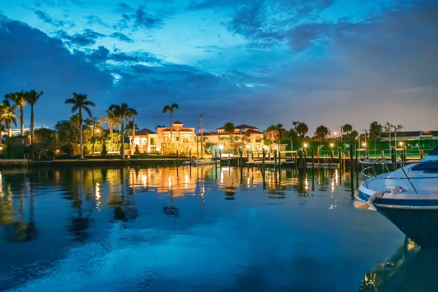 Boca Raton Mizner Park shopping and dining