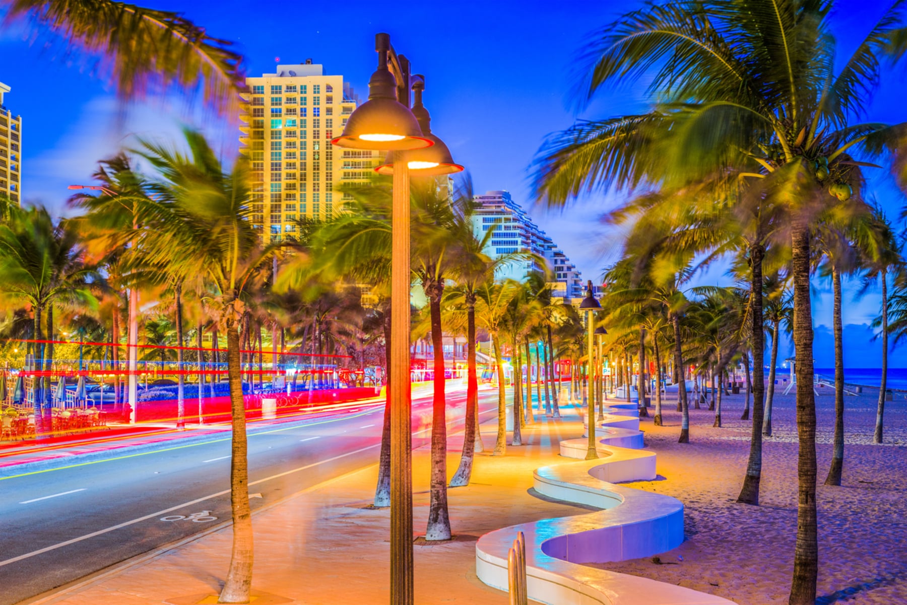 Fort Lauderdale waterfront luxury homes and yachts