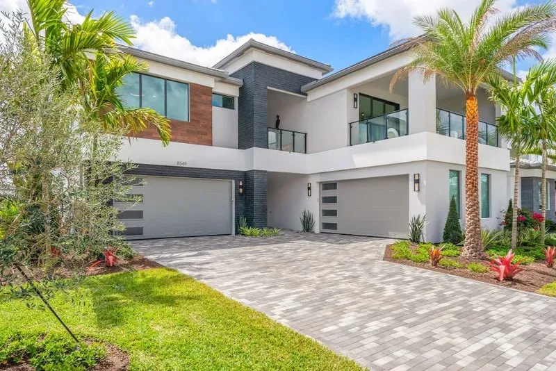 Lotus Edge Massive Glass Contemporary Design