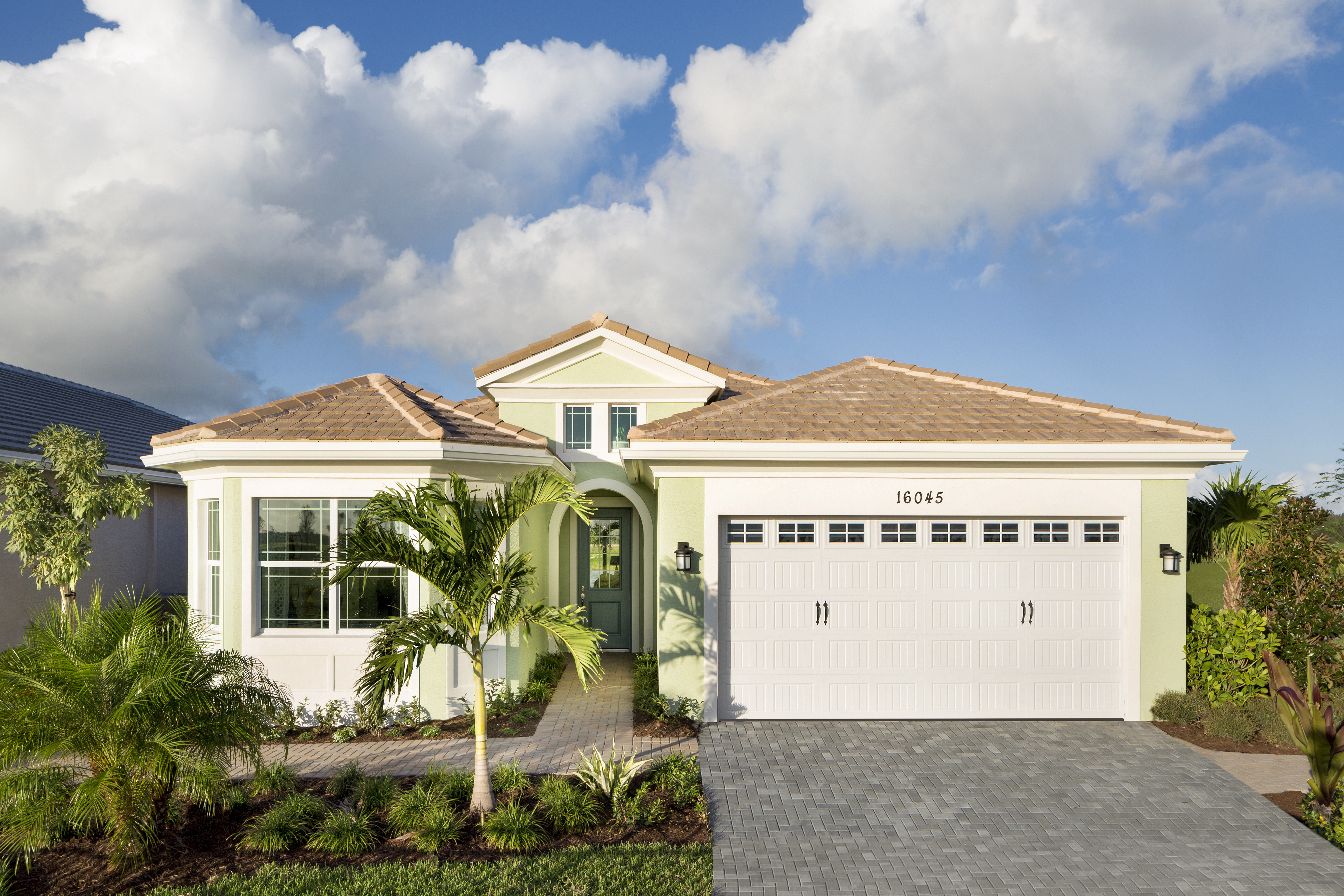 Westlake Minto açık konsept salon — Palm Beach County yeni ev